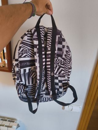 Mochila Volcom negra/blanca 20L