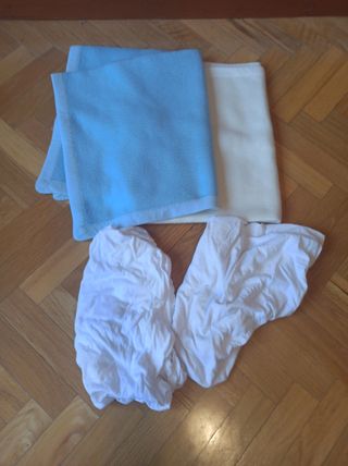 2 Mantas y 2 Bajeras Moisés