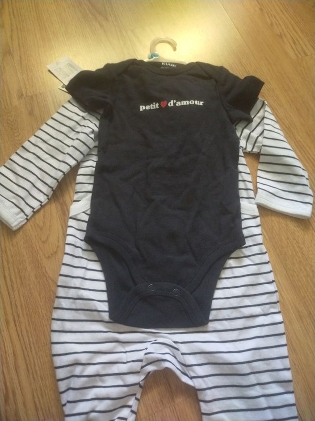 Pijama de rayas para bebé