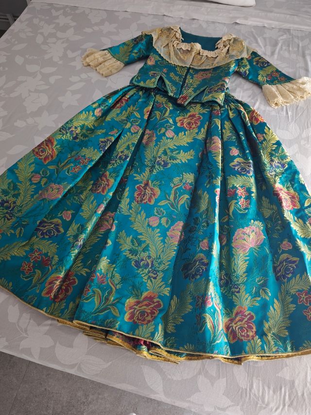 Traje de Fallera Multicolor
Puesto como 5 veces