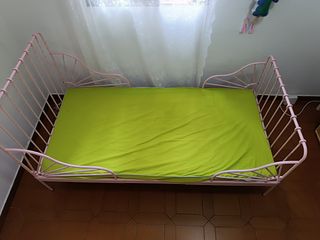 Cama infantil MINNEN extensible rosa