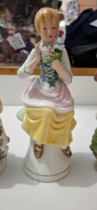 4 statuine porcellana vintage