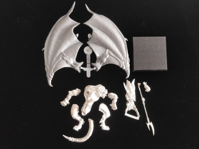 Manticora Elfos Oscuros Warhammer Caja