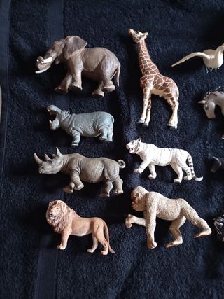 Muñecos animales salvajes