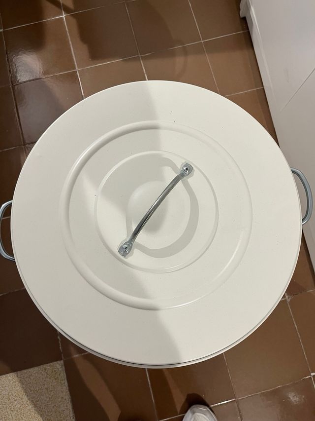 Cubo con tapa IKEA blanco 40L 