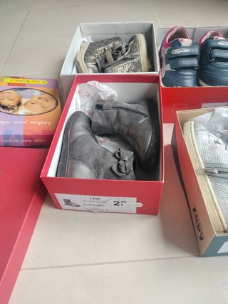 9 pares botitas y zapatos niña Pablosky
Geox