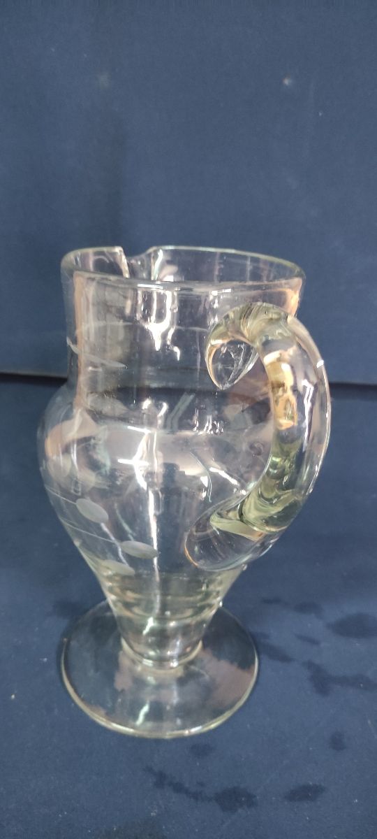 Jarra de cristal tallado