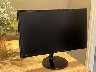 Pantalla Samsung Negra 24 inch pulgadas 20 Watt