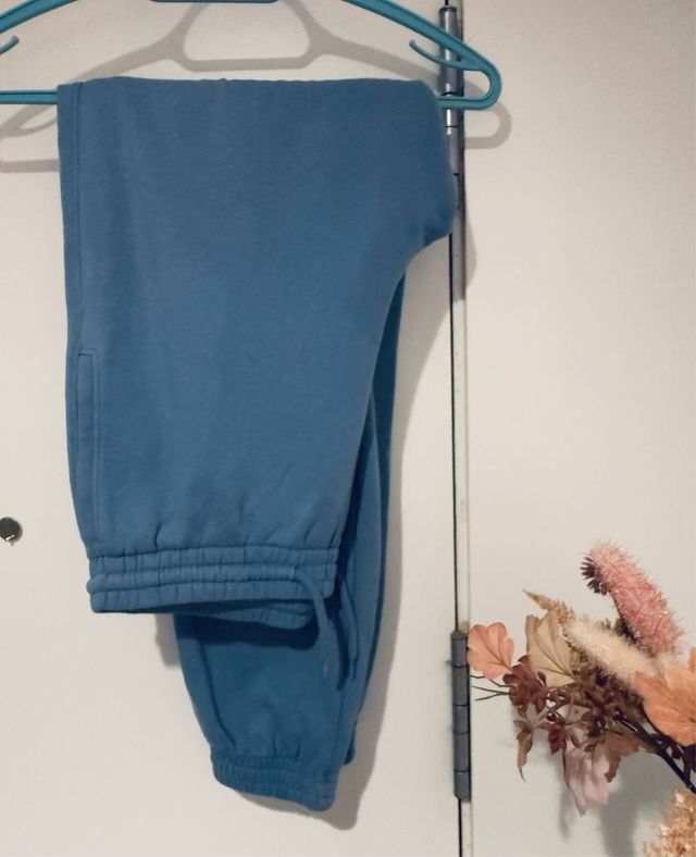 Conjunto deportivo H&M azul claro