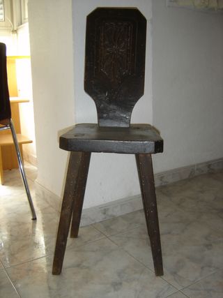 ¡Último precio! Silla artesana de madera tallada