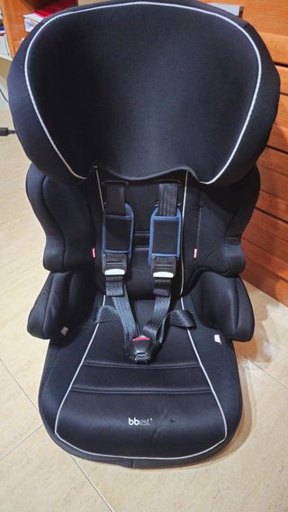 Silla de coche para niños marca BBEST.
30€ SOLOHOY