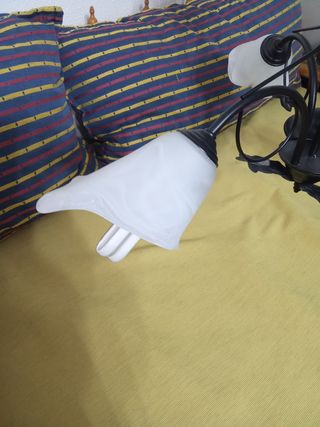 Lámpara de forja con tulipas de cristal