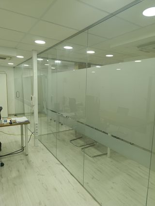 Instalador de rótulos, vinilos, lámina solar.