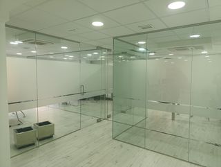 Instalador de rótulos, vinilos, lámina solar.