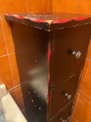 Armario pequeño de madera