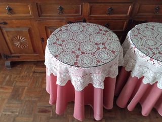Mesa camilla ,auxiliar redonda con mantel y cajone
