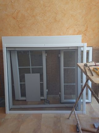 Ventana aluminio climalit blanca, mosquitera