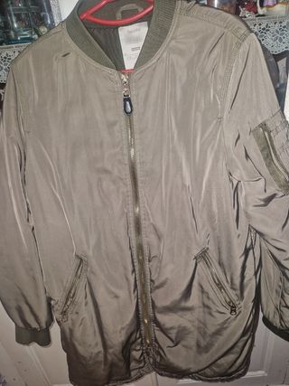 Bomber Bershka verde militar talla M