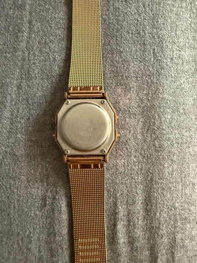 Reloj Marea Dorado Digital