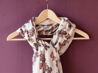 Foulard con estampado de mariposas