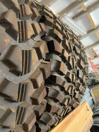 4 Neumáticos 185 R14 Nuevos + 5 Usados