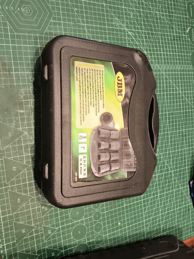 Llave Multiplicadora y Juego de Vasos JBM