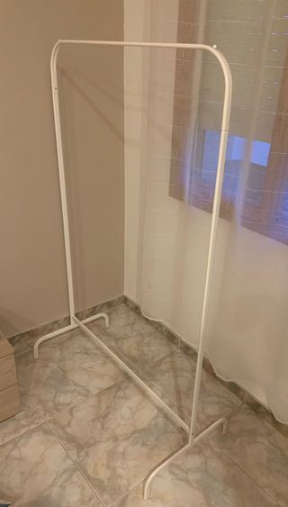 2 Percheros de metal blanco