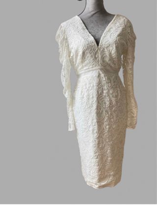 Vestido blanco de encaje manga larga