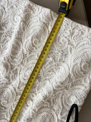 Vestido blanco de encaje manga larga