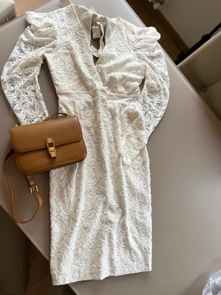 Vestido blanco de encaje manga larga