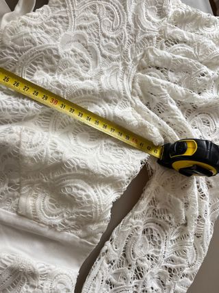 Vestido blanco de encaje manga larga