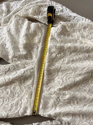 Vestido blanco de encaje manga larga