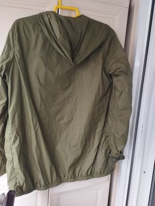 Cazadora fina Pull&Bear verde militar