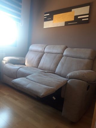 Sofá 3 plazas taupe sin estrenar.