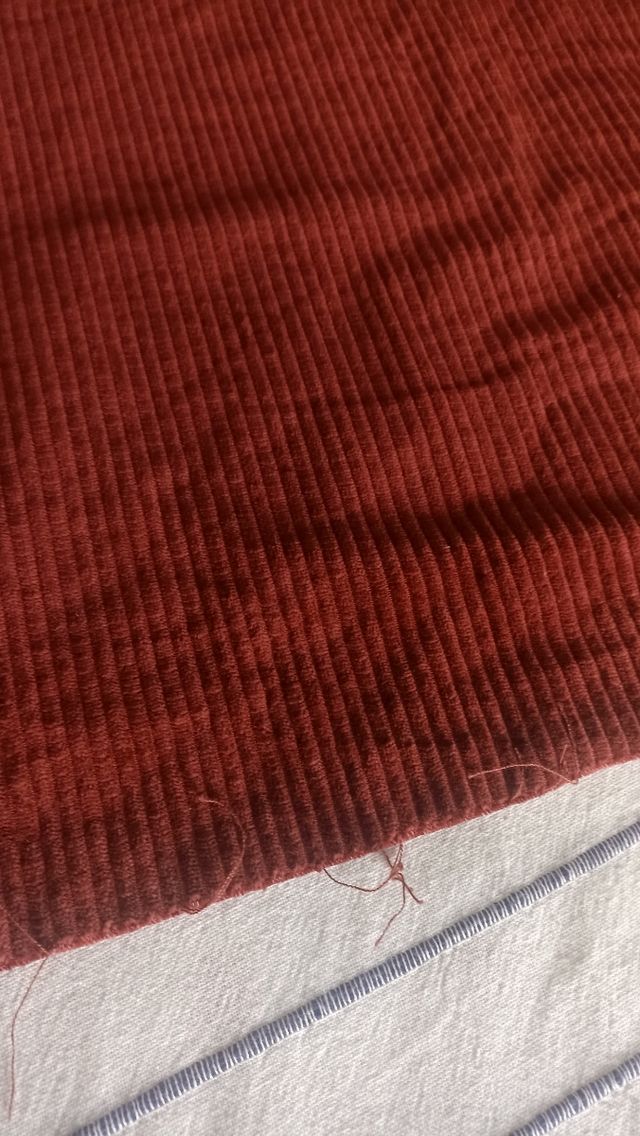 Tecido de veludo cotelê granada