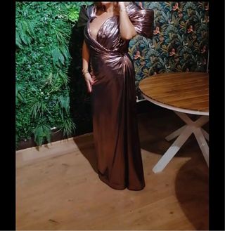 Vestido de fiesta dorado y marrón