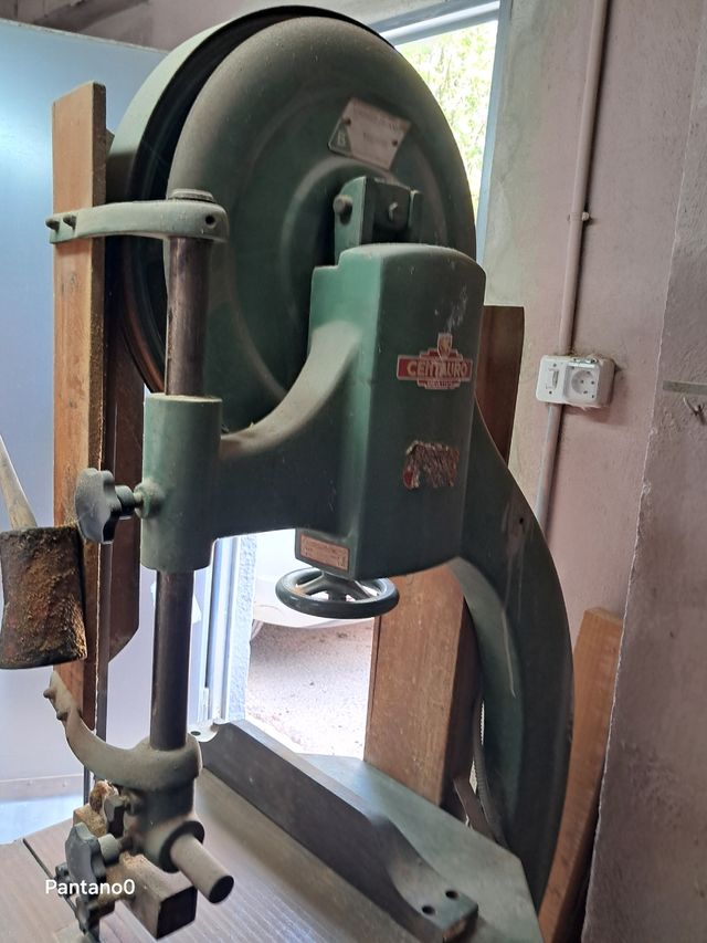 Máquina de cortar madera de cinta