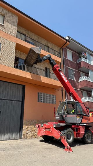 Alquiler Manitou Giratoria 1635 con maquinista