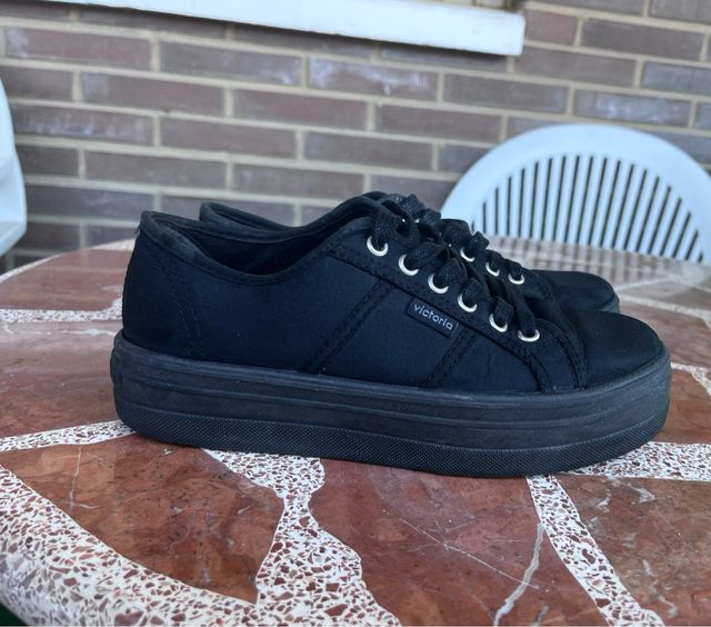 Zapatilla Victoria Negra