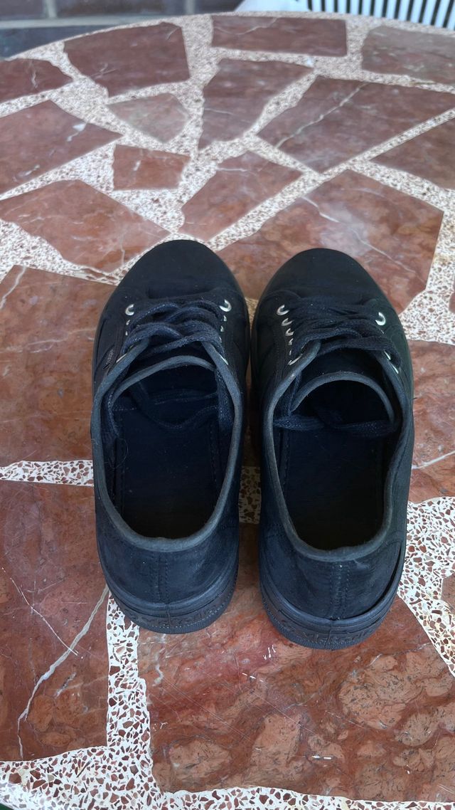 Zapatilla Victoria Negra