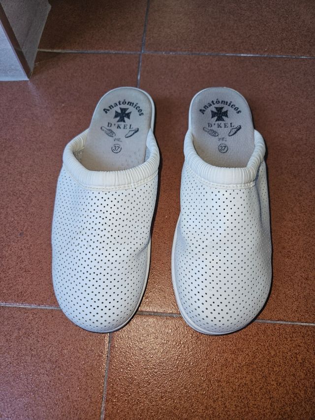 Zuecos D'KEL Talla 37 Blancos