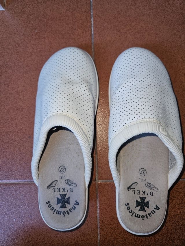 Zuecos D'KEL Talla 37 Blancos