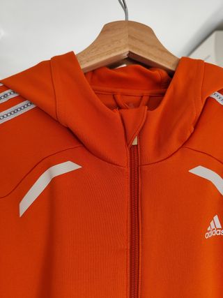 Chaqueta Adidas con capucha naranja