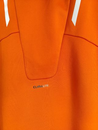 Chaqueta Adidas con capucha naranja