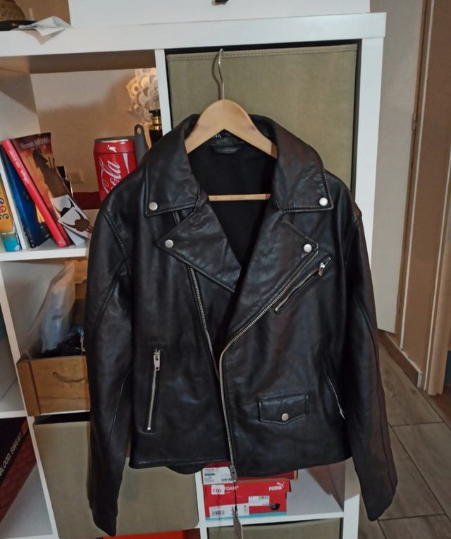 Chaqueta motera de piel negra