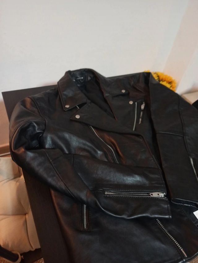Chaqueta motera de piel negra