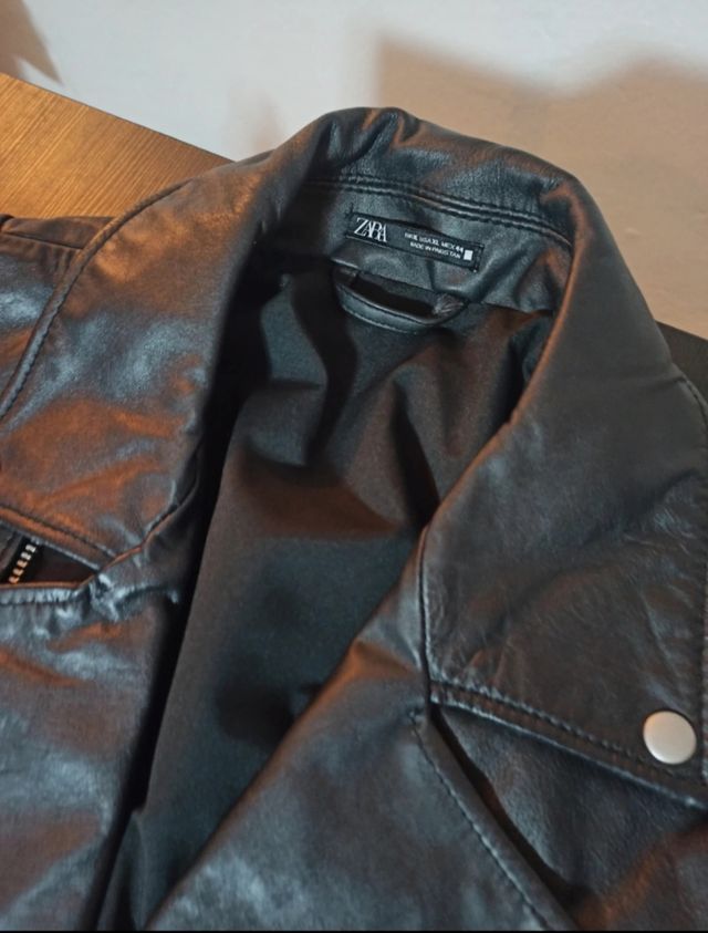 Chaqueta motera de piel negra