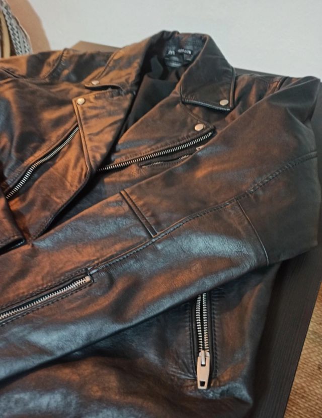 Chaqueta motera de piel negra