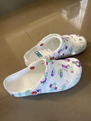 Zuecos Schu'zz blancos con estampado