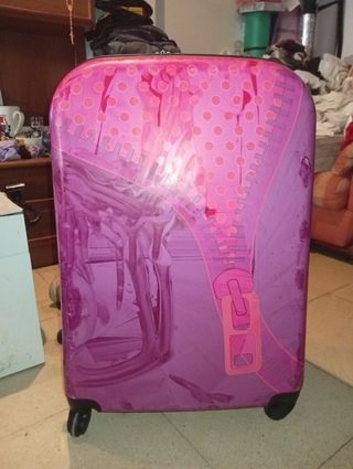 Maleta de viaje rosa y morada